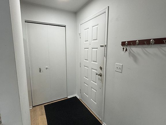 5th image of 18 Bolton Ct #18