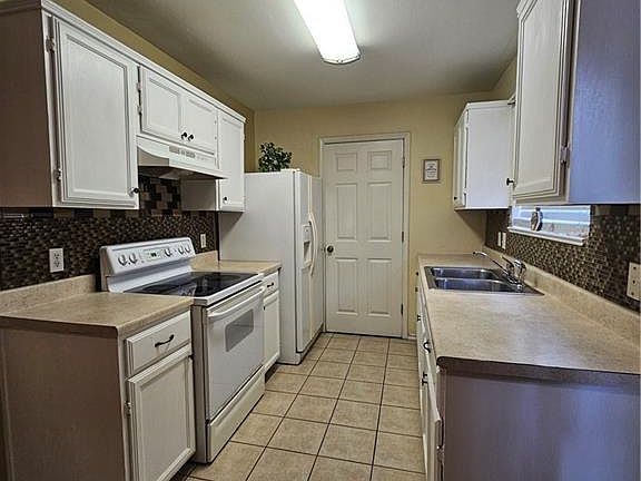 4th image of 2928 McCormack Dr