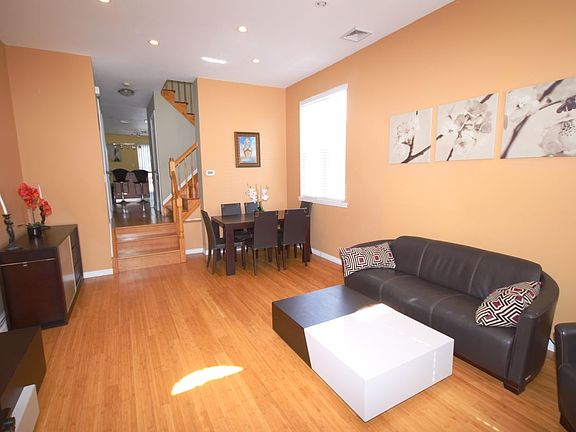 5th image of 461 Craig Ave