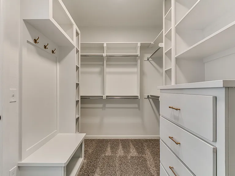 1901 Hollow Crest Ct — Photo 43