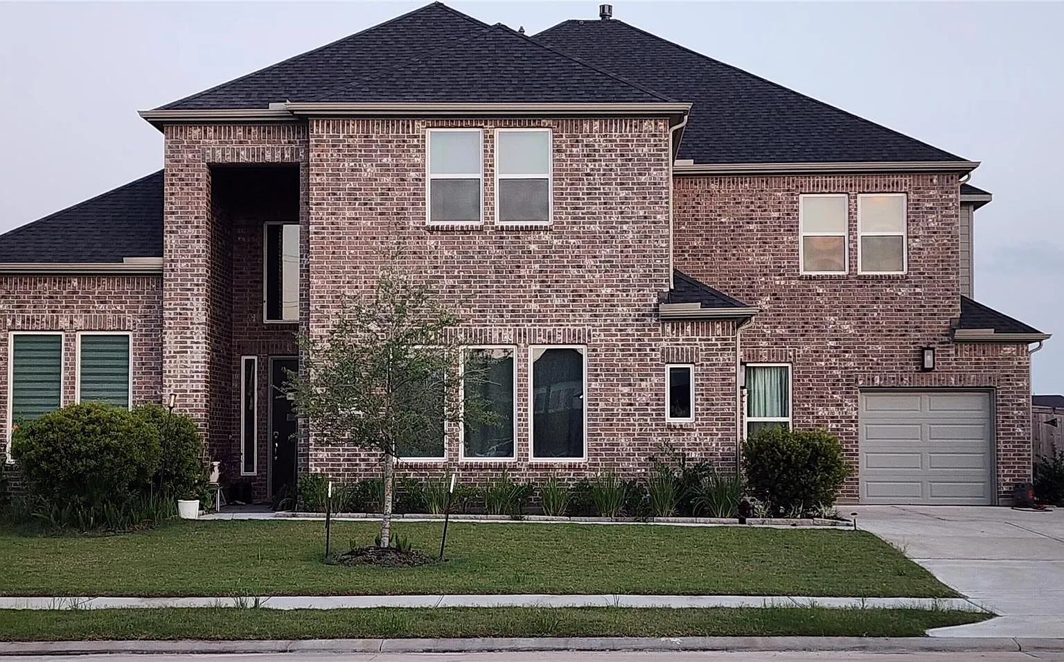 4 bed, 4.5 bath, 4300 sqft, $4,200 — Photo 1