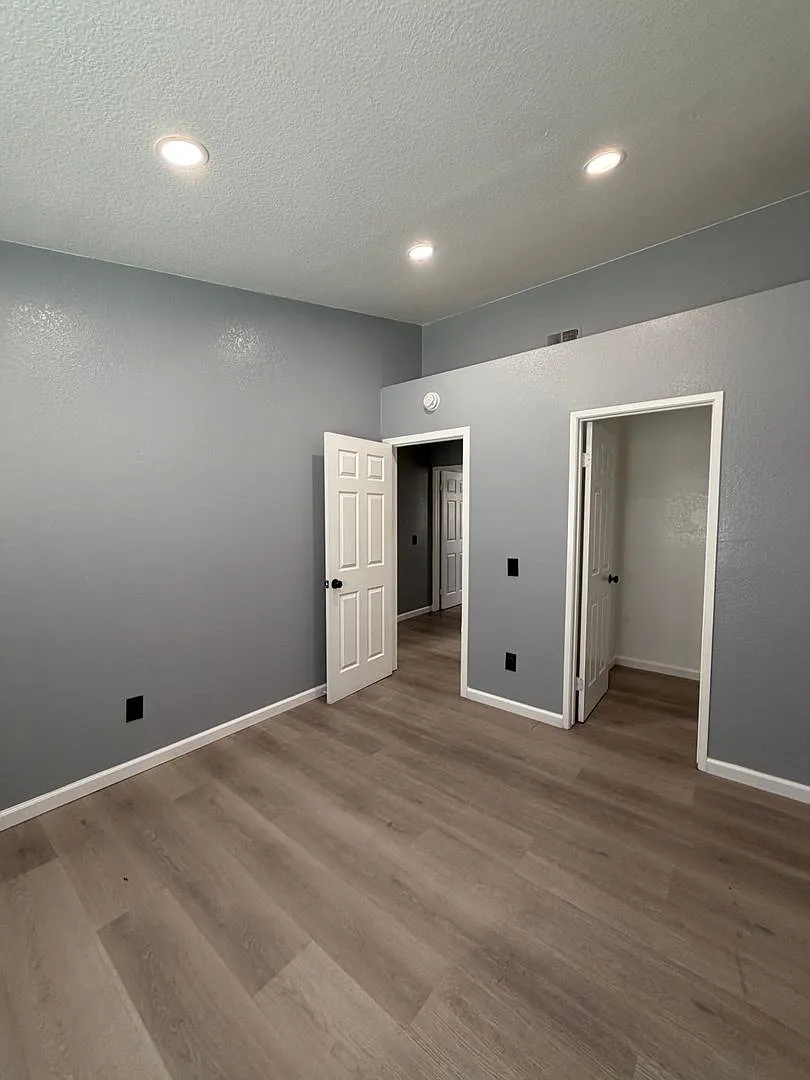 Single Family House for rent — Photo 4