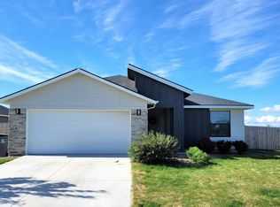 925 SW Crested St, Mountain Home, ID 83647
