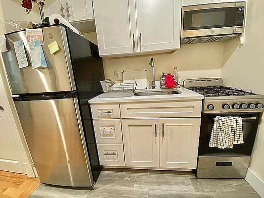 3rd image of 321 W 105th St APT 2C
