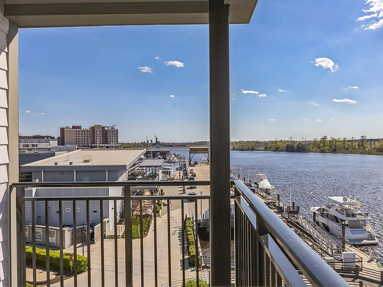 Metropolitan at the Riverwalk — Photo 84
