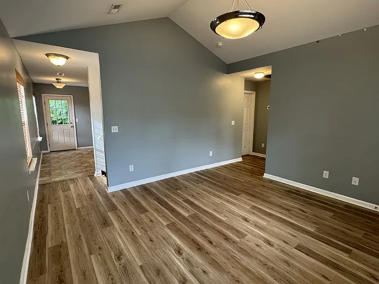 4404 McClelland Dr — Photo 6