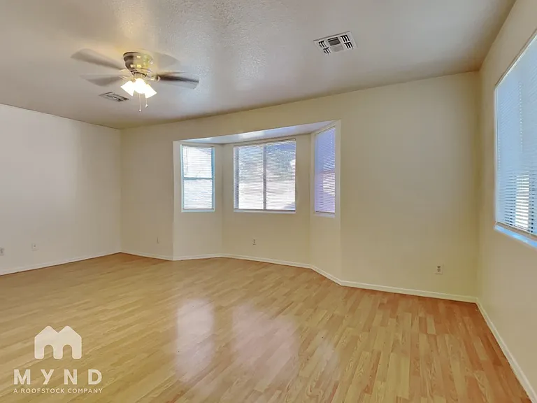 5620 S 5th Ave — Photo 5