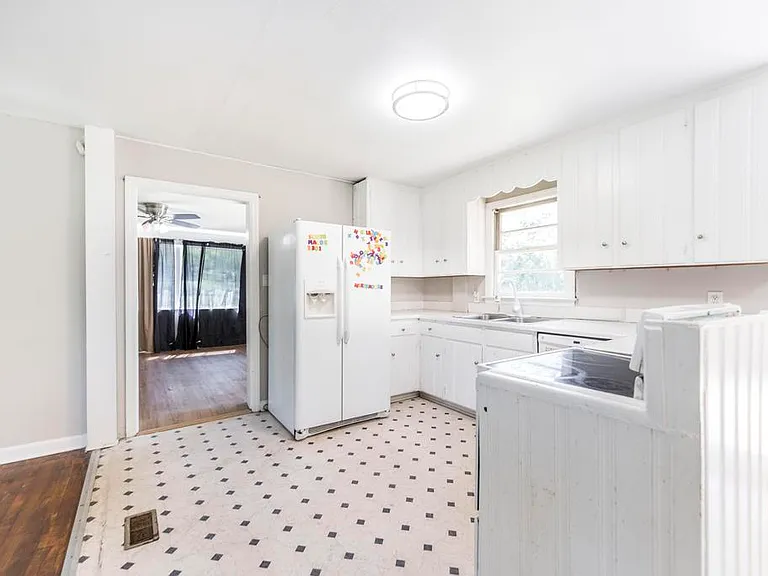 4242 Laura Ann Pl — Photo 8
