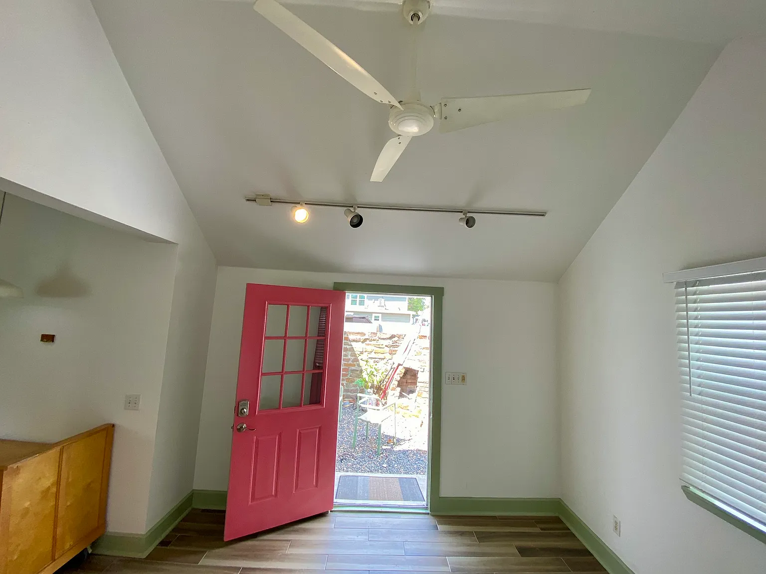 1 bed, 465 sqft, $1,350 — Photo 3