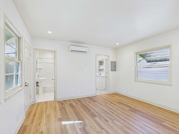4th image of 243 W Colorado Blvd APT G