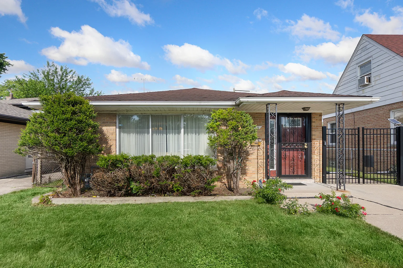 1516 Forest Ave photo 1