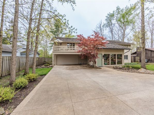 10830 Gate Post Rd, Strongsville, OH 44149
