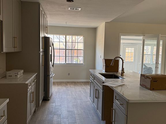 4th image of 1301 Juniper Ln