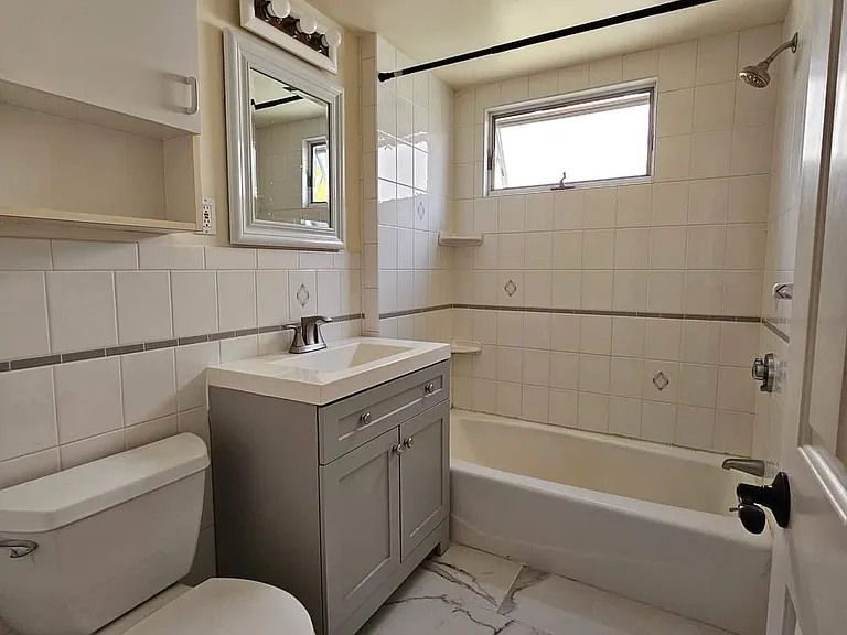 18 Banks St #1 — Photo 7