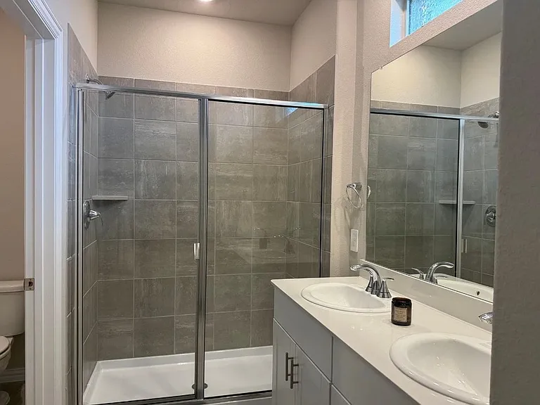 205 Greenbriar Dr — Photo 2