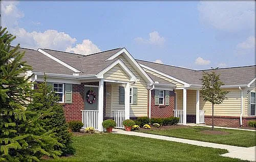 4975 Lake Towne Dr — Photo 2