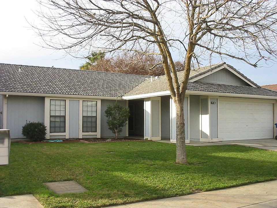 Huge Front Yard