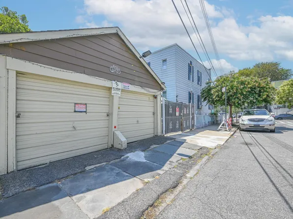 1426 Saint Lawrence Avenue image 16 of 17