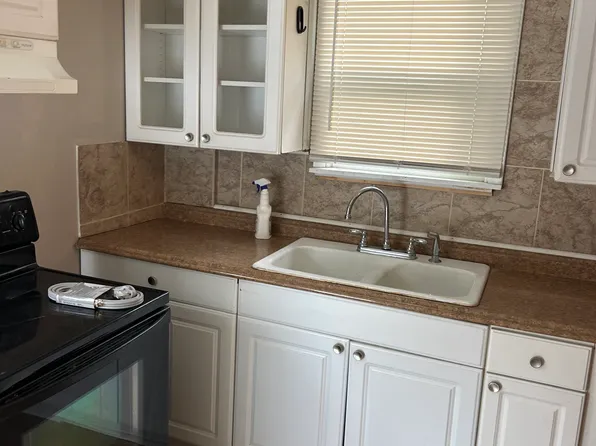 29 Spokane Dr, Pontiac, MI 48341
