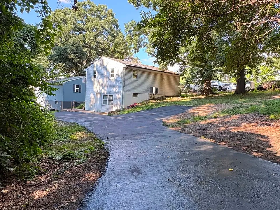 2809 Rose Hill Dr