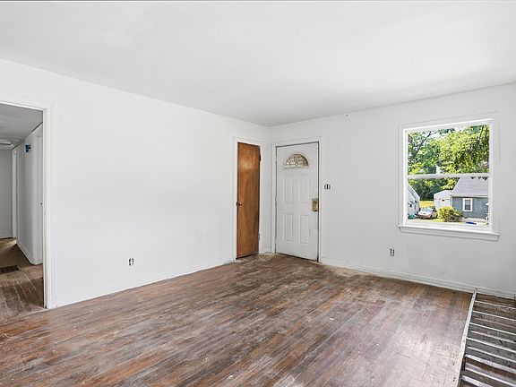 5th image of 7827 Rugby Ave