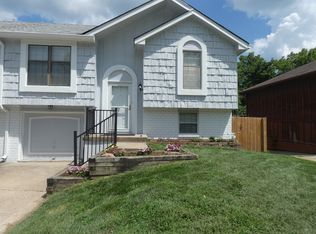 5901 Creek View Dr, Kansas City, MO 64152