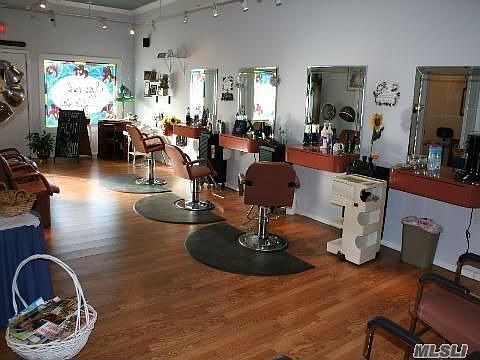 5th image of 945 Church St