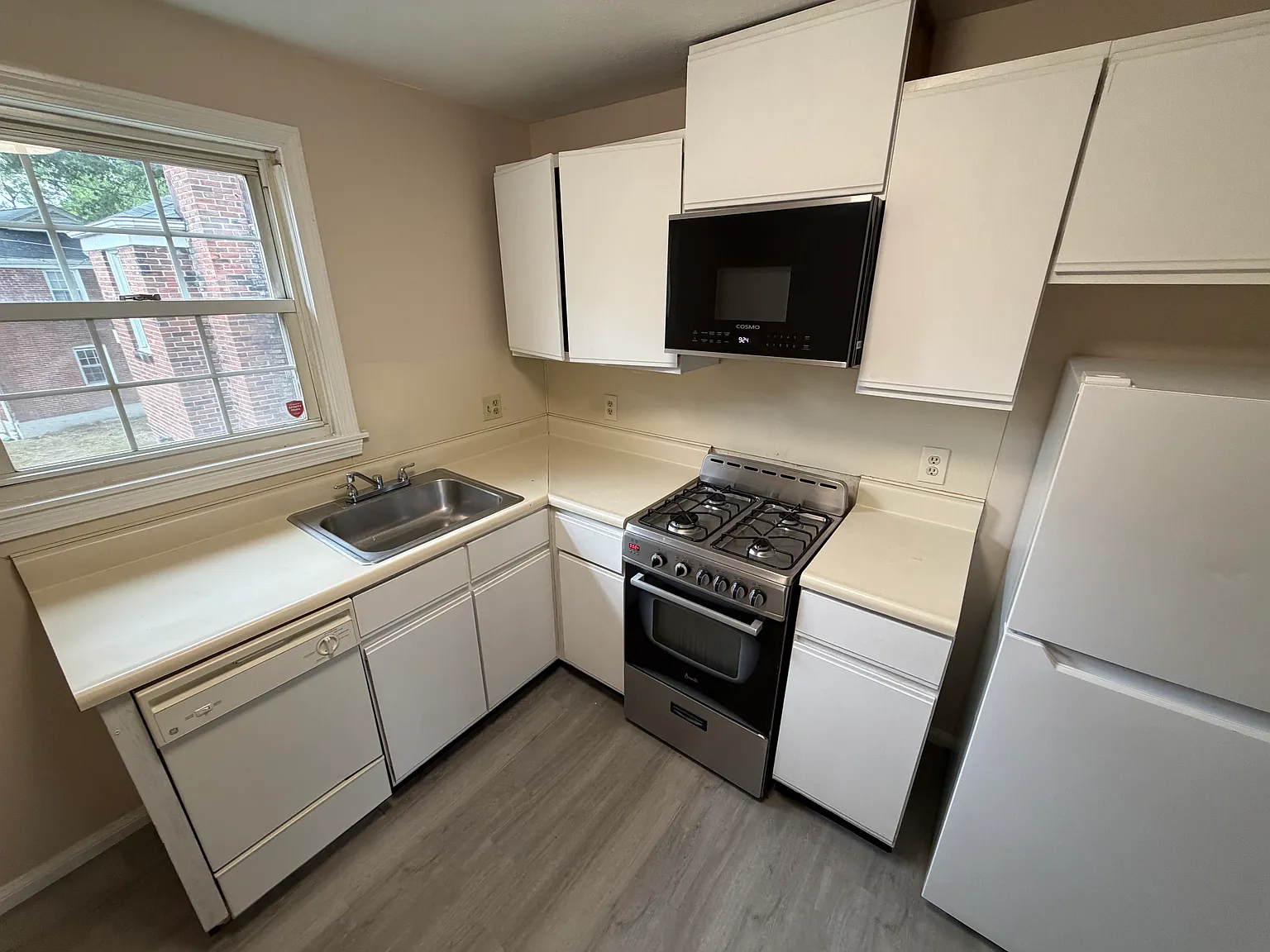 2 bed, 541 sqft, $1,500 — Photo 2