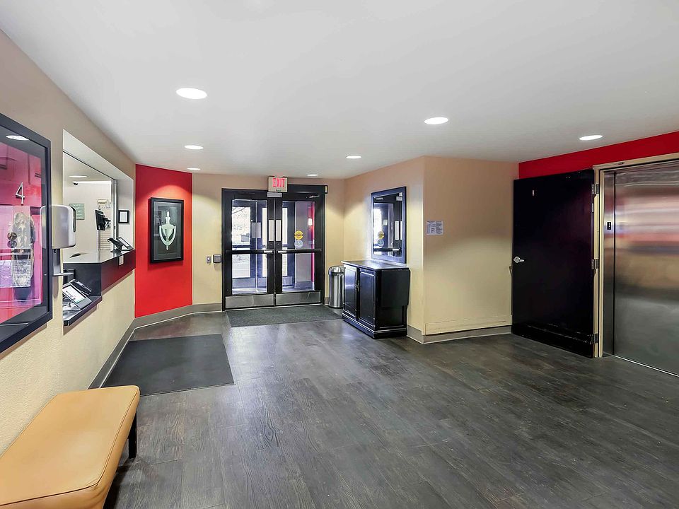 Lobby and Guest Check-in