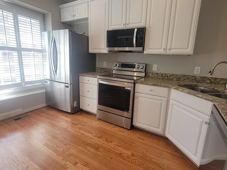 1340 Cameron View Ct — Photo 2