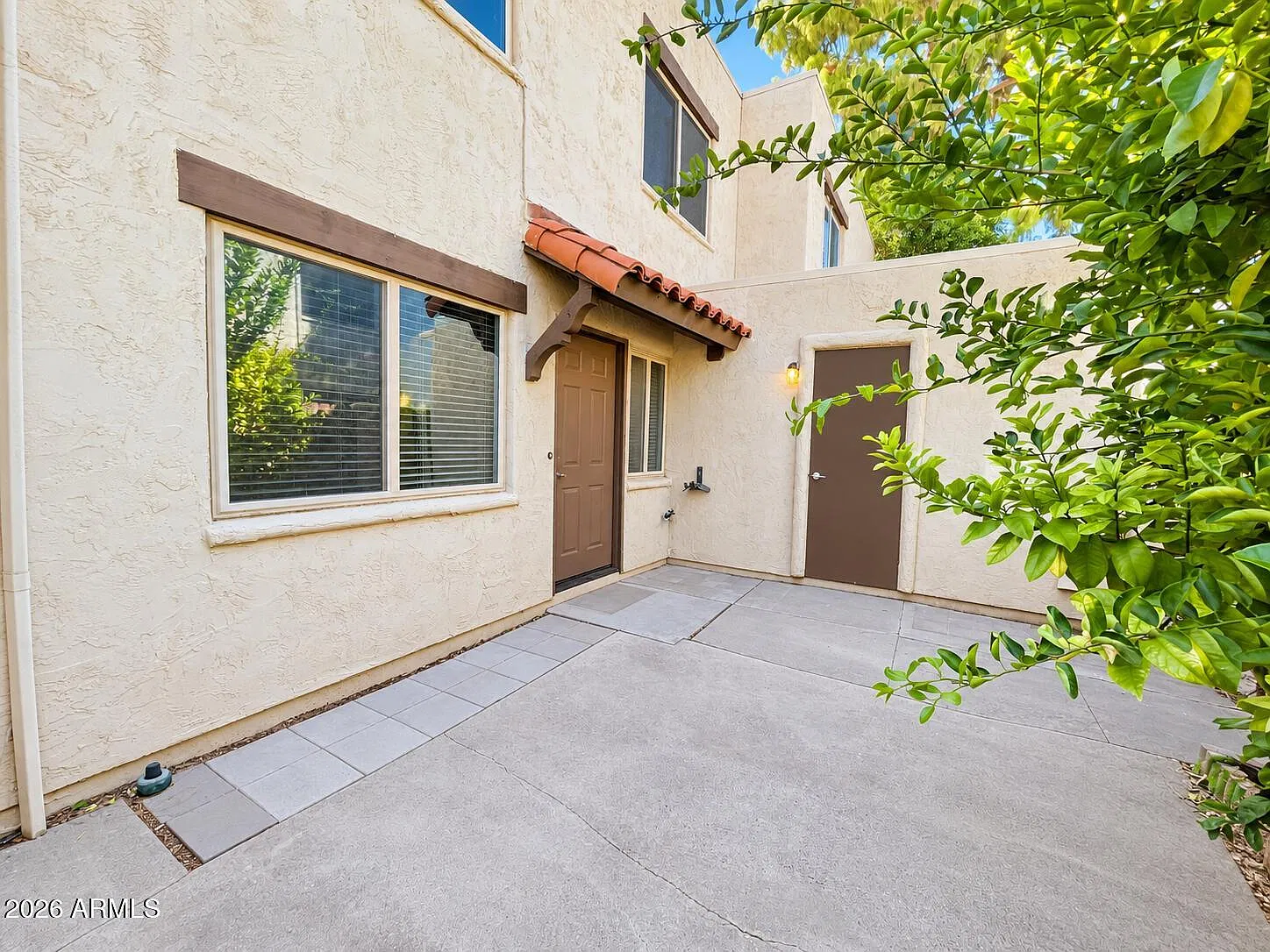 2 bed, 1.0 bath, 904 sqft, $1,795 — Photo 2