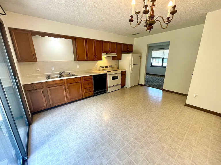 4515 W Millbrook Dr #H — Photo 6