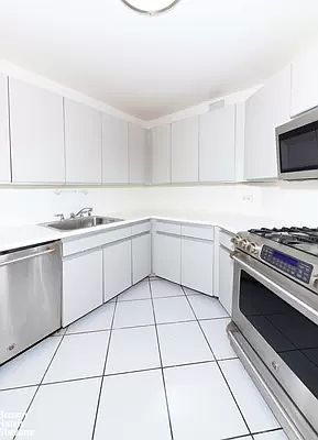 3rd image of 200 E 61st St APT 7D