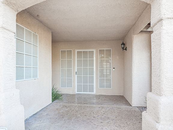 2nd image of 2220 Vista Famosa Ct