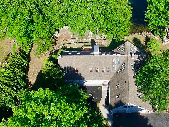 3rd image of 2 Blue Heron Lane