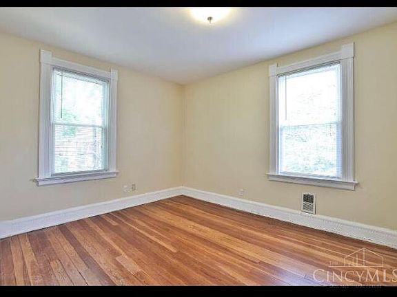 5th image of 2988 Wardall Ave