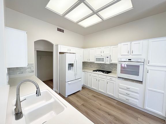 5th image of 78312 Silver Sage Dr