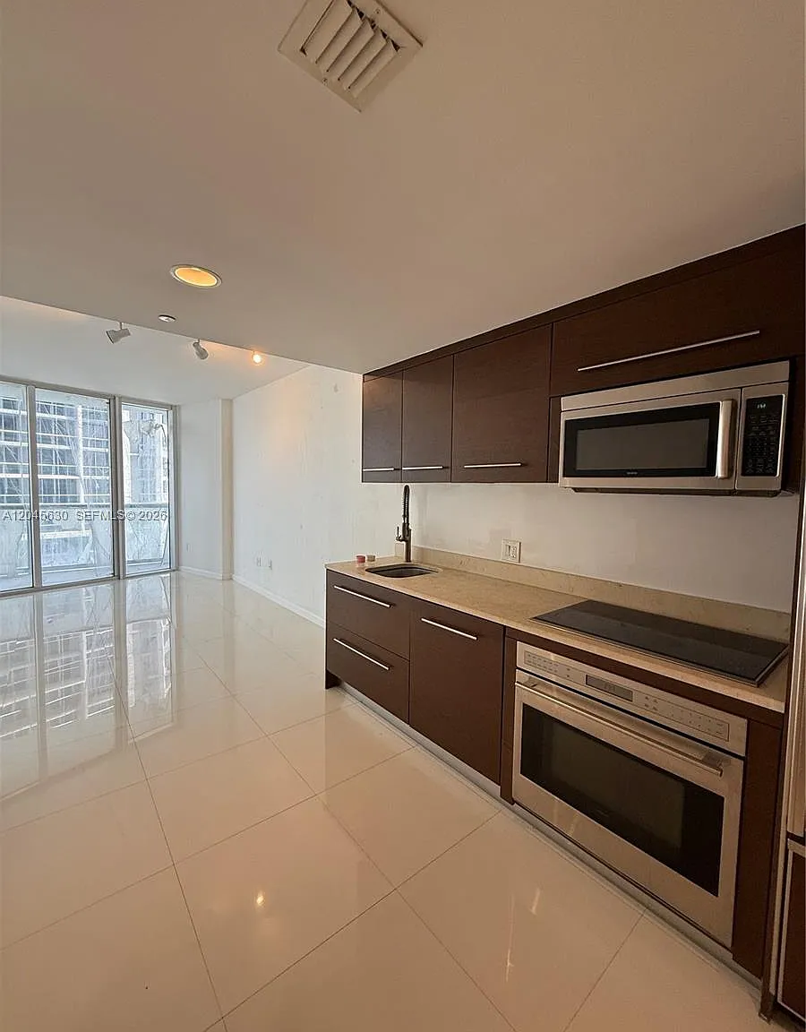 Icon Brickell No Two — Photo 3