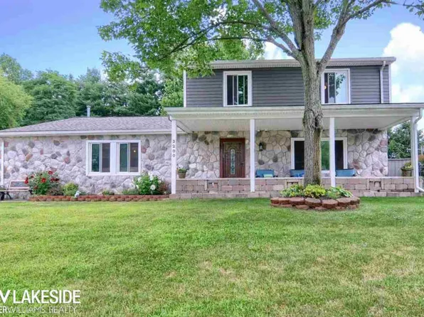 3200 Spring Meadows Dr, Rochester, MI 48306