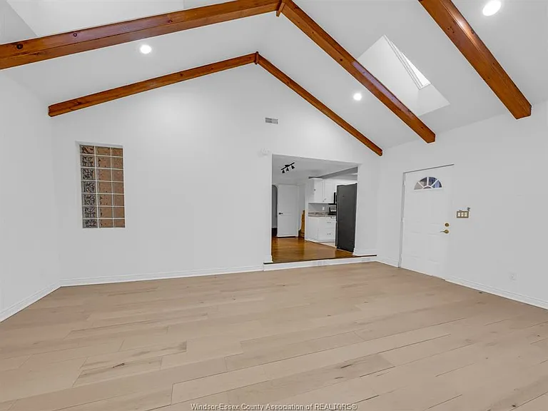 2584 Chilver Rd — Photo 12