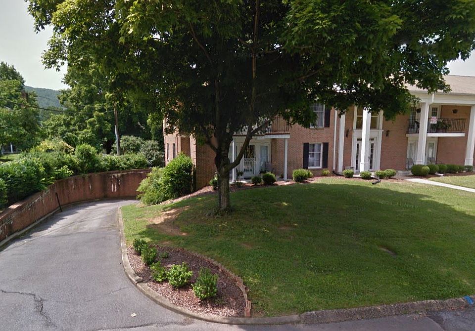1st image of 1921 Manor Ct