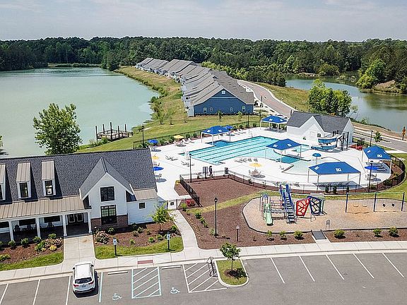3rd image of 245 Kenny Ln