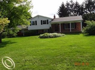 3657 Hi Dale Dr, Lake Orion, MI 48360