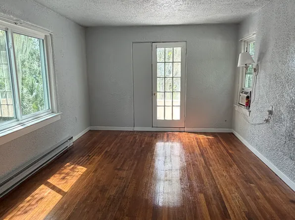 19 W Pendleton Ave APT B, Eustis, FL 32726