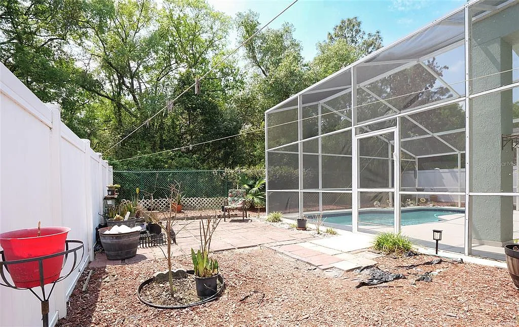 4 bed, 2.5 bath, 1999 sqft, $2,500 — Photo 4