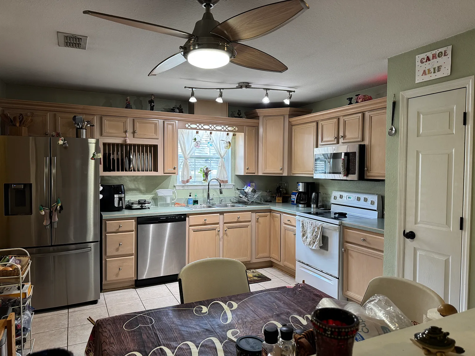 3 bed, 1806 sqft, $2,750 — Photo 3