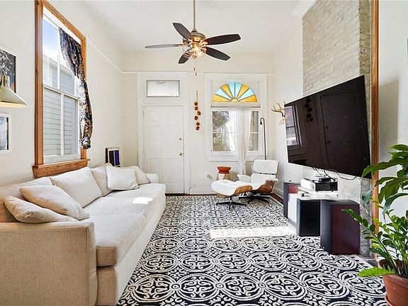 5th image of 220-22 S Genois St