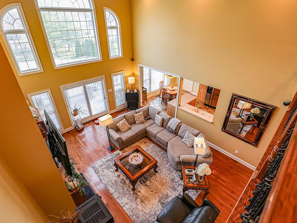 2nd image of 105 Burlington Cv