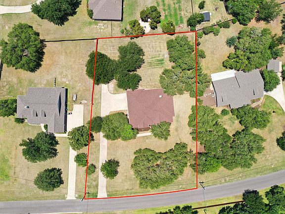 2nd image of 204 Oak Plaza Dr