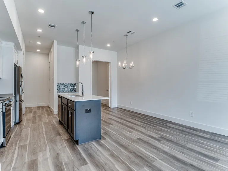 804 Eaglescliffe Lndg — Photo 1